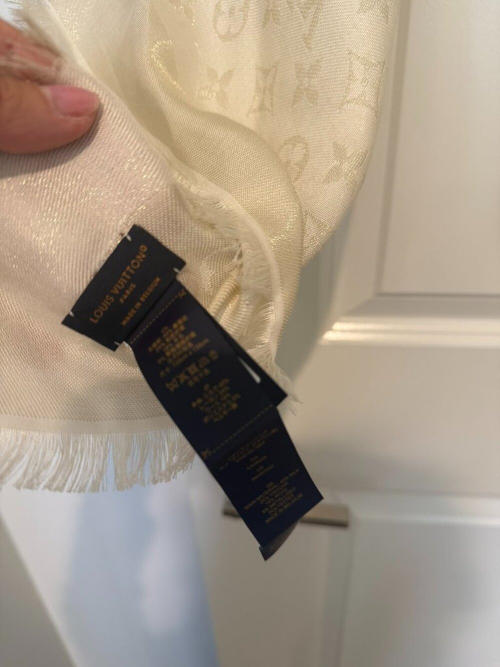 Louis Vuitton Monogram Shine Shawl Wrap Scarf White Lurex M74026 - Picture 7 of 9